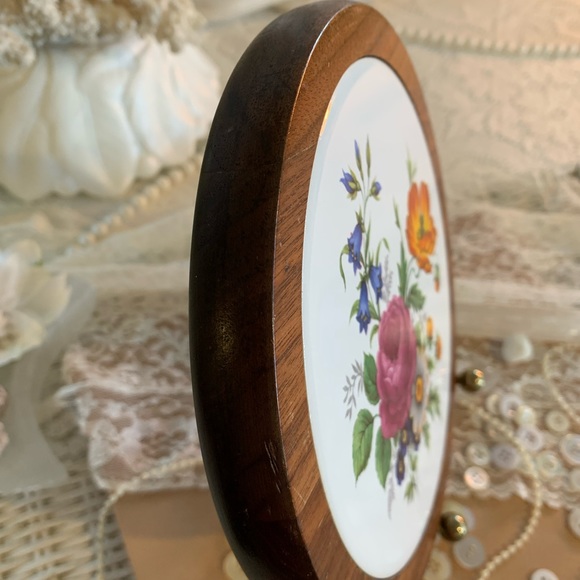 Vintage Floral Trivet 🌷 - Picture 6 of 11